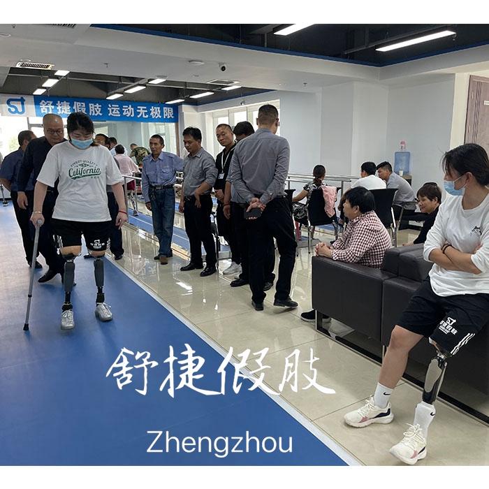 雙大腿假肢，智能假肢