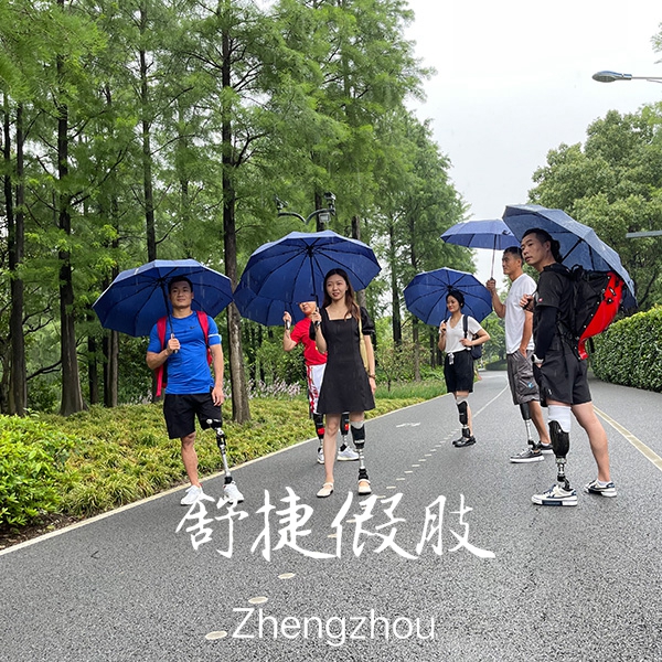 下雨天穿假肢散步，防水